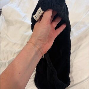 Kitsch Black Velvet Twist Headtowel
